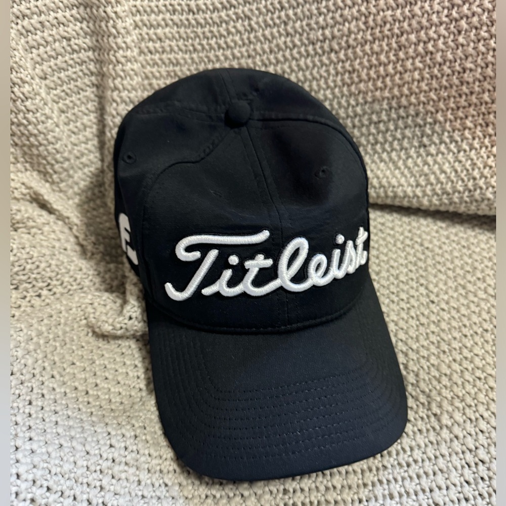 Titleist‎ FJ Footjoy PRO V1 Black Fitted Golf Hat